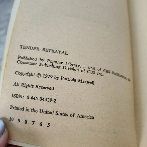 Tender Betrayal by Jennifer Blake 1979 Popular Library PB Romance‎ - Picture 3 of 11